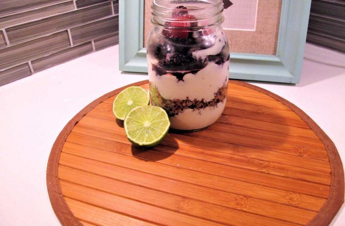 Yogourt aux petits fruits et au quinoa parfumé à la cannelle