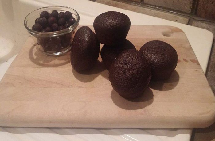 Muffins au chocolat noir, yogourt, bleuets et avoine