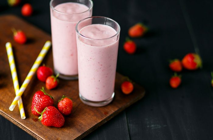 Smoothie dessert: à la saveur de gâteau au fromage et fraises!